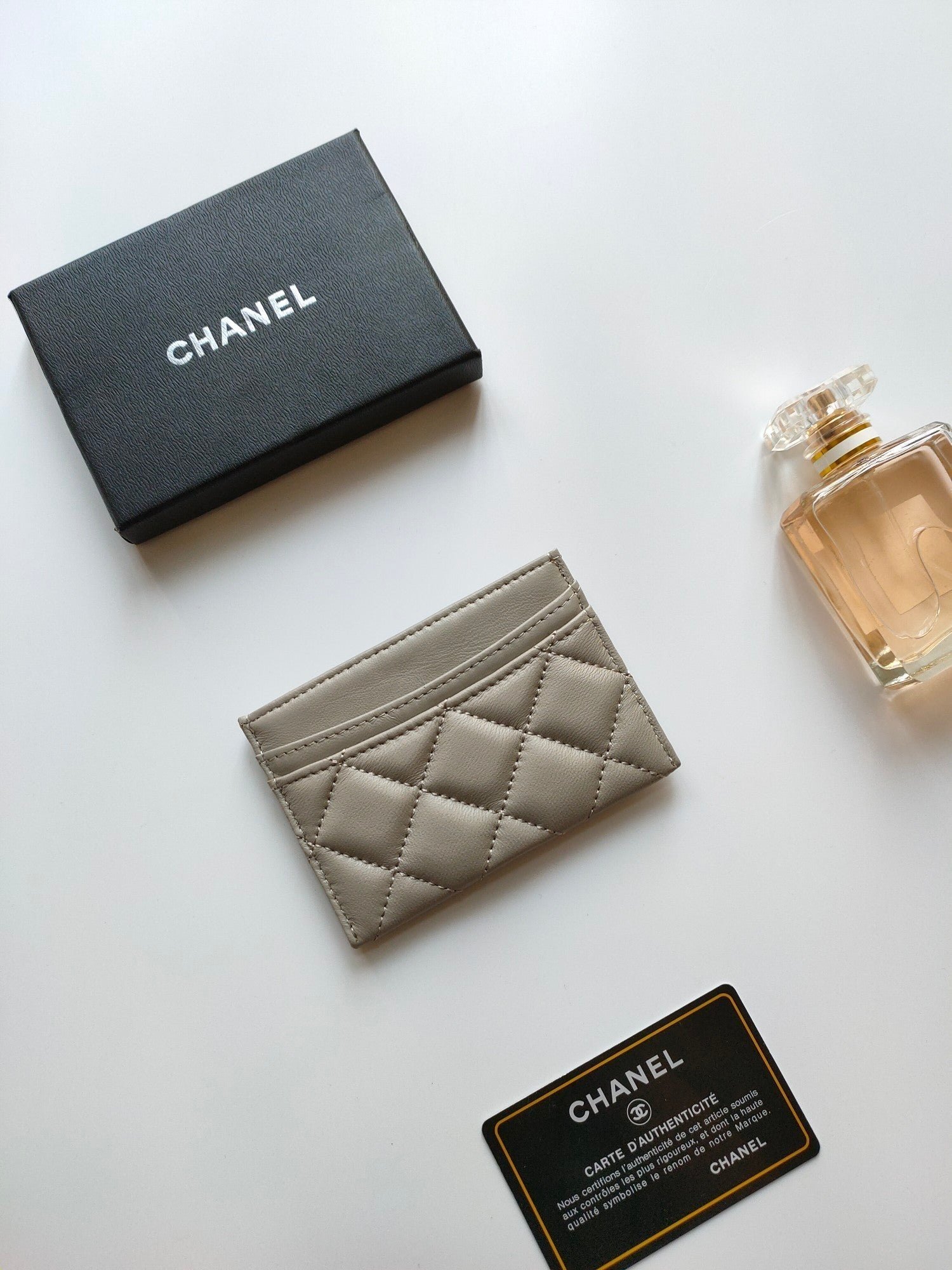 Chanel Grey Lambskin Gold CC Card - Image 5