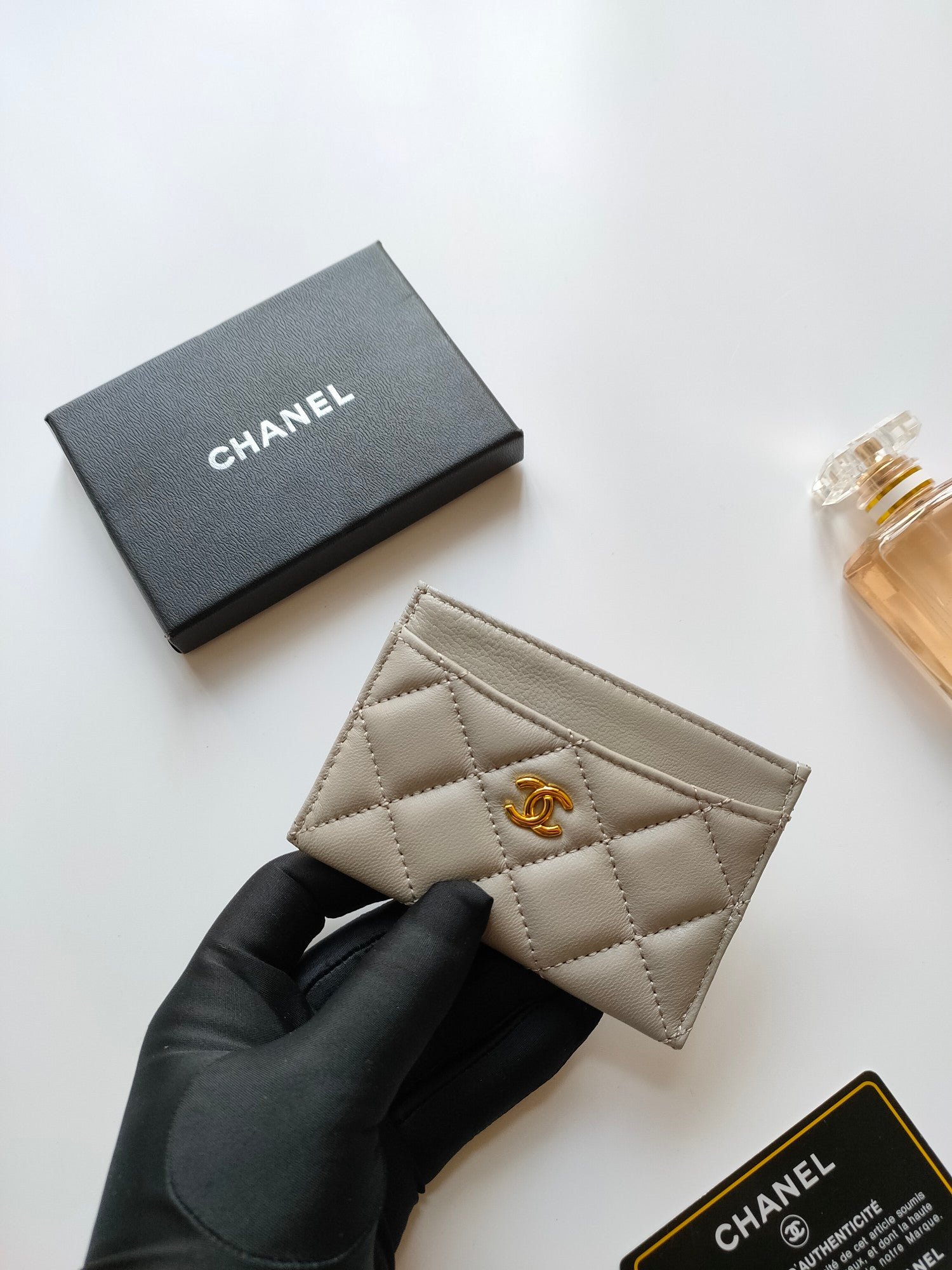 Chanel Grey Lambskin Gold CC Card - Image 3