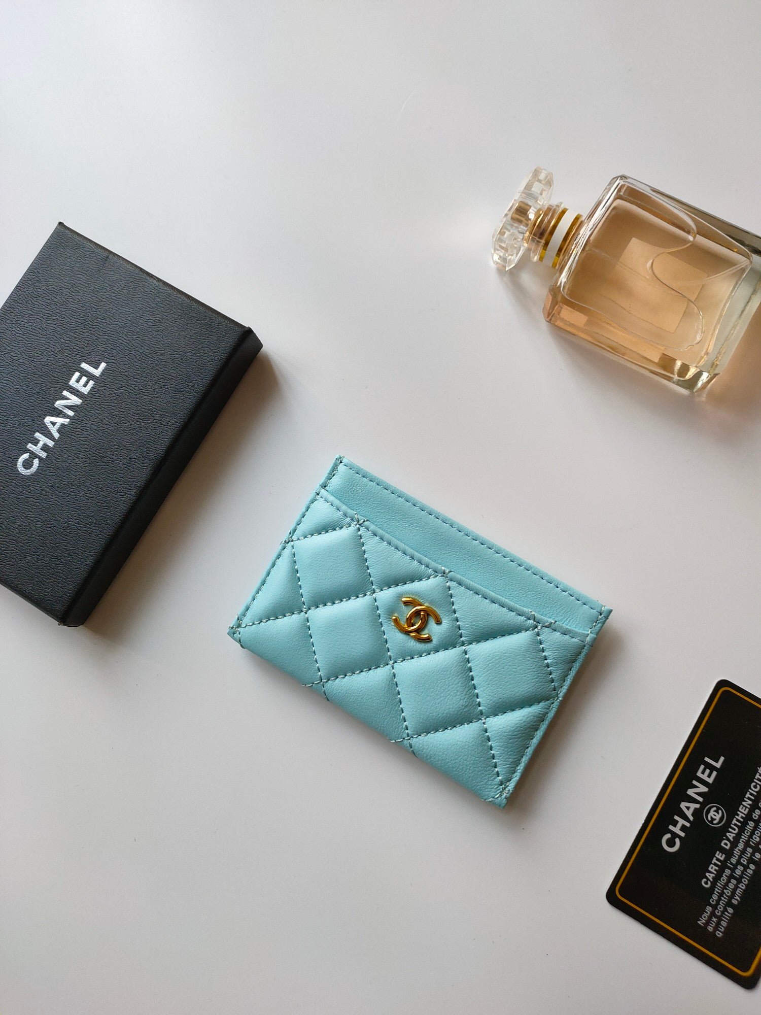 Alternative view of CC CARD HOLDER 11.2 SKY CALFSKIN GOLD ICON