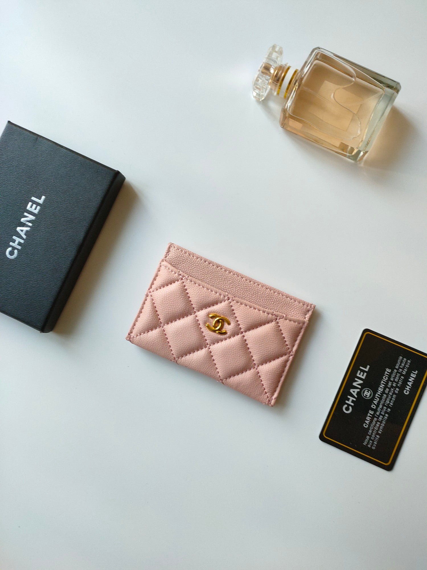 Alternative view of CC CARD HOLDER 11.2 PALE PINK GRAINED CALFSKIN GOLD ICON