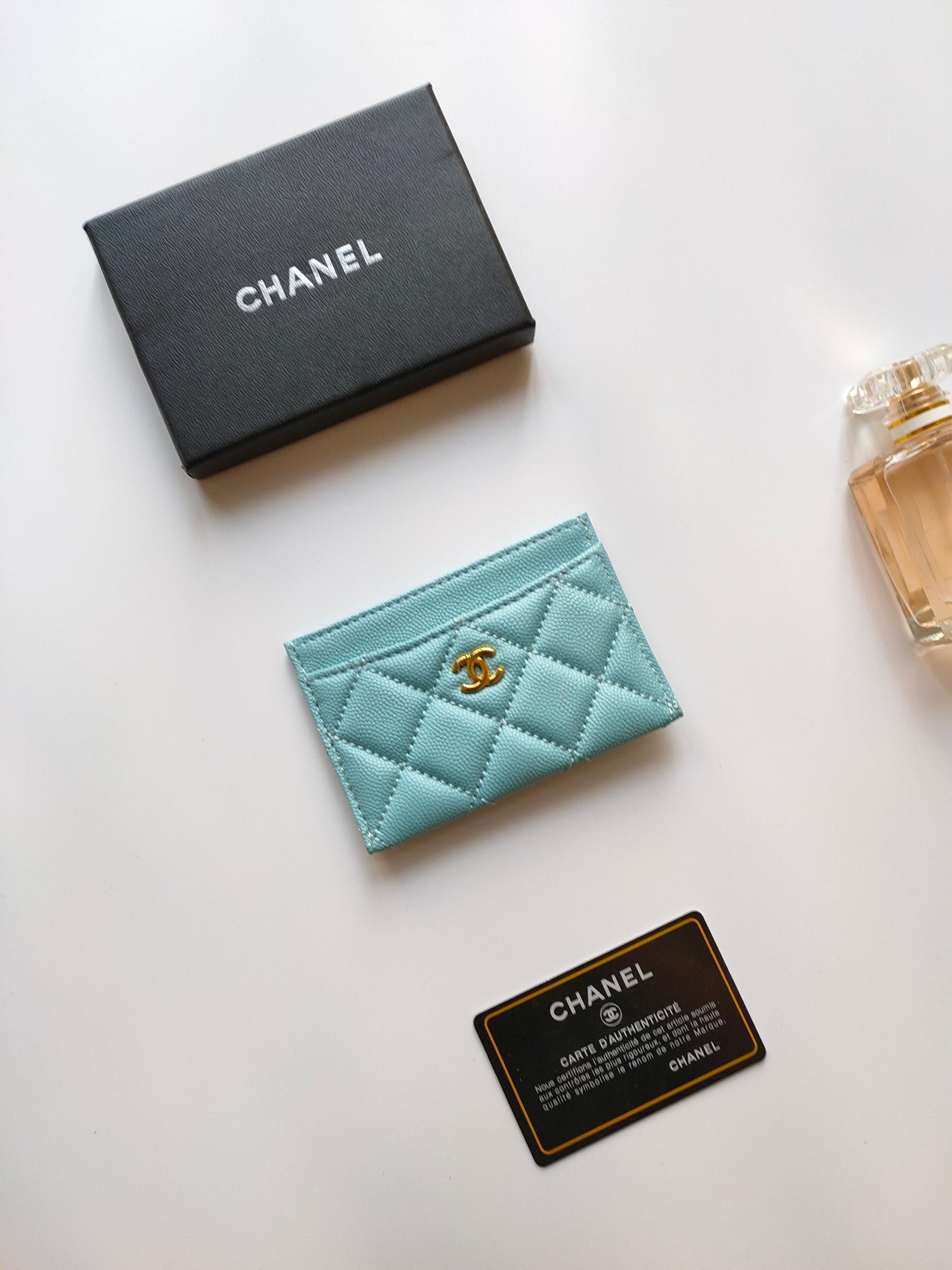 Alternative view of CC CARD HOLDER 11.2 SKY GRAINED CALFSKIN GOLD ICON