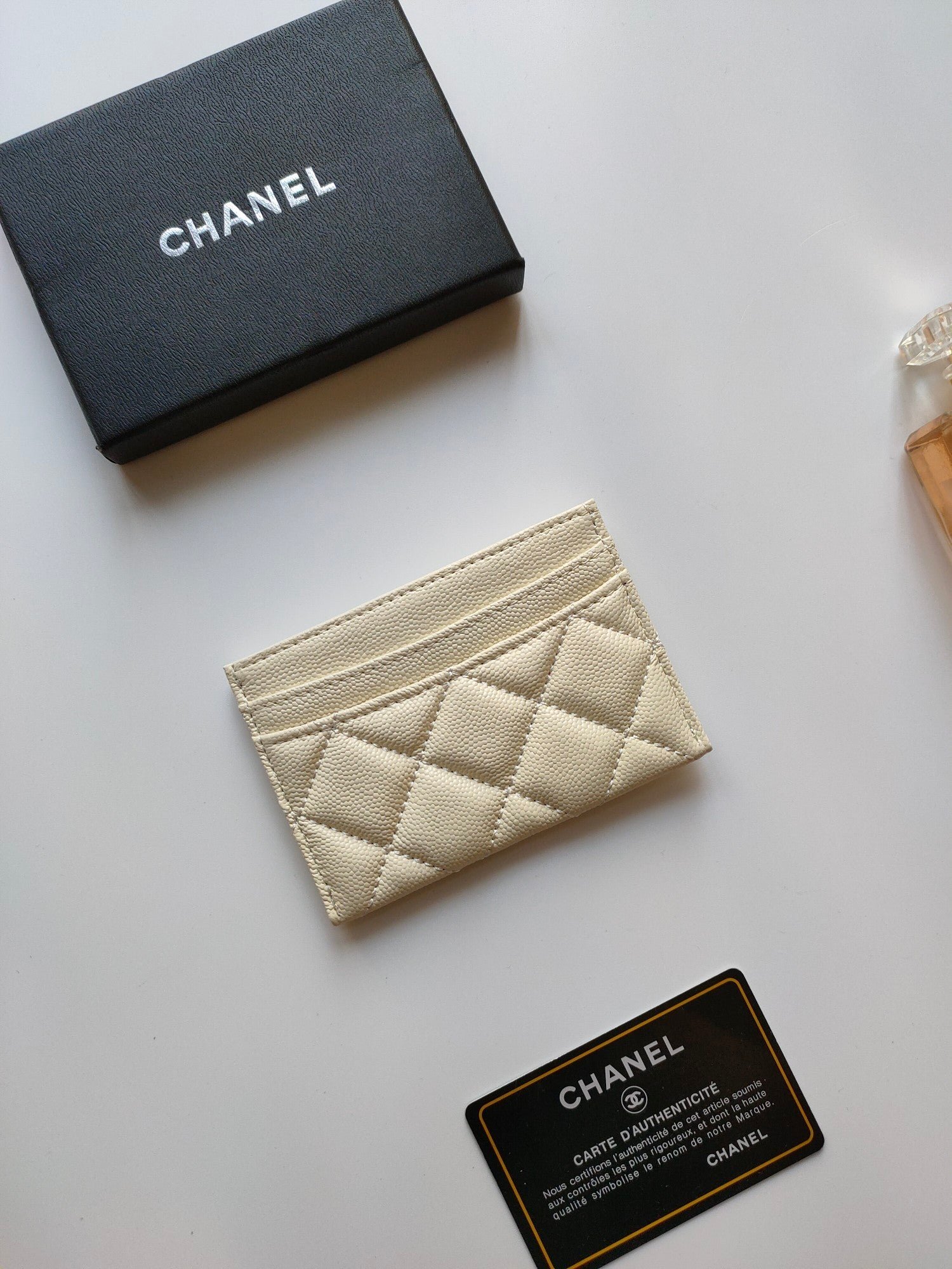 CHANEL Ivory Grain Leather Gold CC Card Case - Image 5