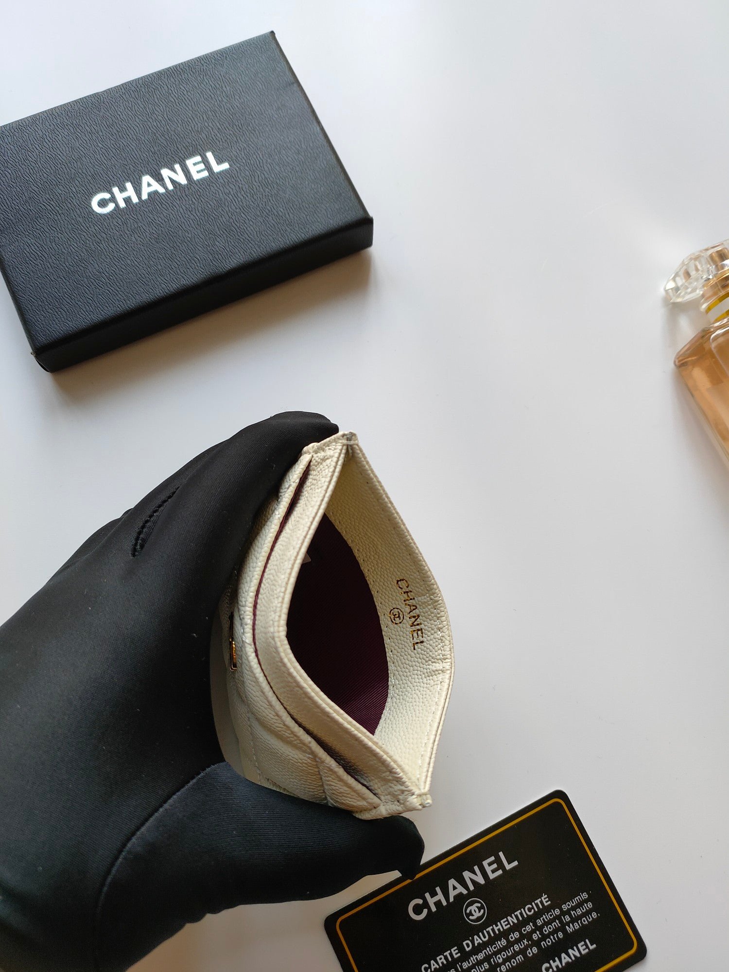 CHANEL Ivory Grain Leather Gold CC Card Case - Image 4