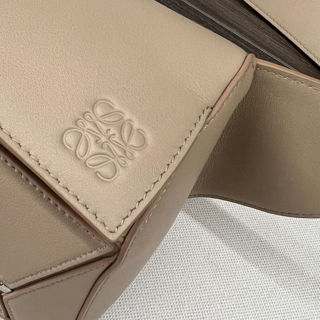 Loew Puzzle Small 24cm Beige Leather Belt Bag - Image 6