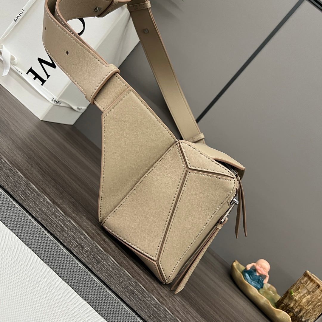 Loew Puzzle Small 24cm Beige Leather Belt Bag - Image 3