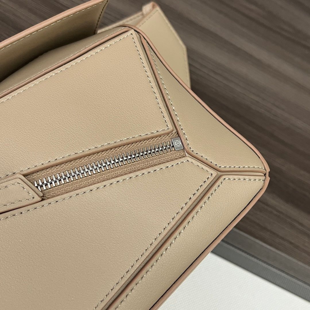 Loew Puzzle Small 24cm Beige Leather Belt Bag - Image 7