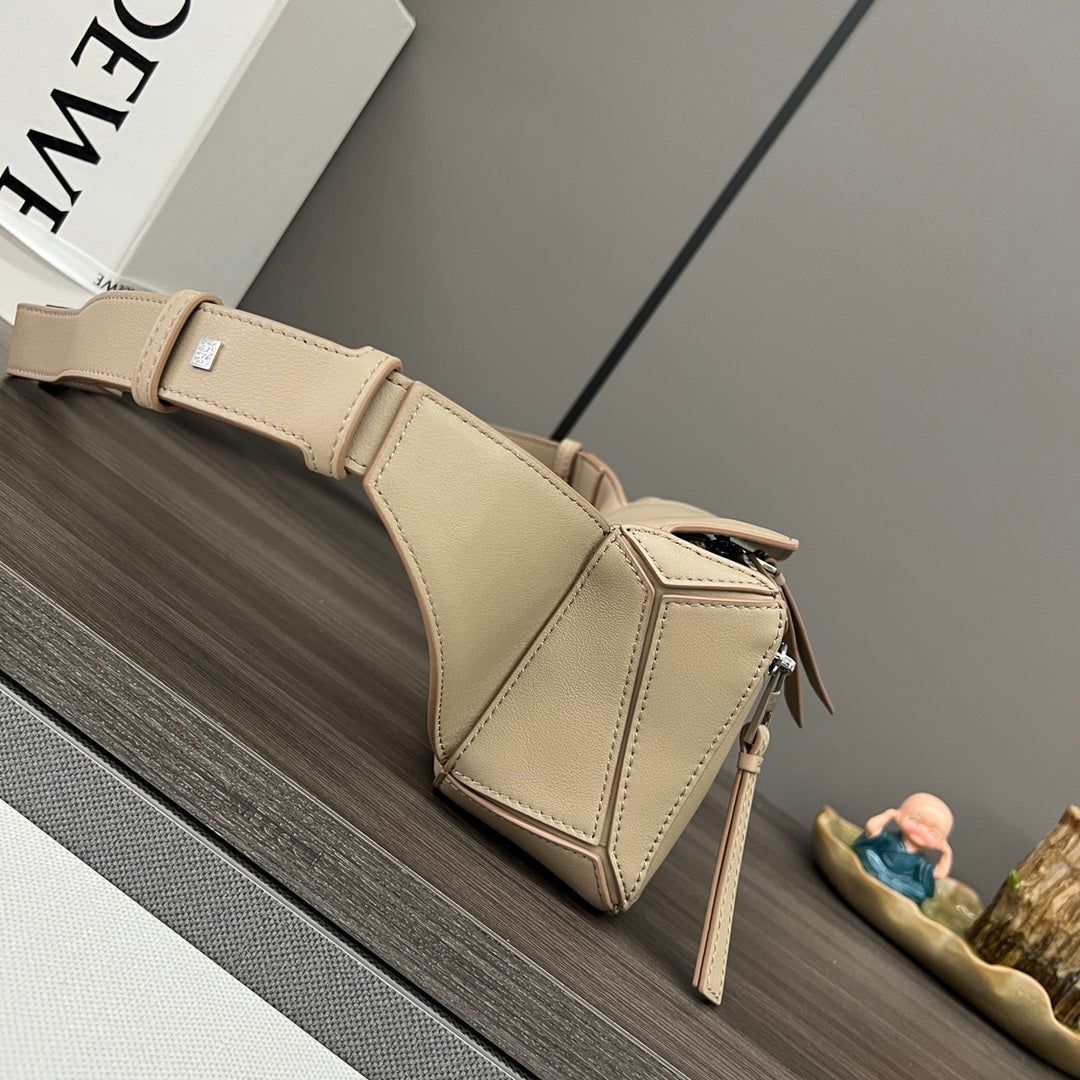 Loew Puzzle Small 18cm Beige Leather Belt Bag - Image 4