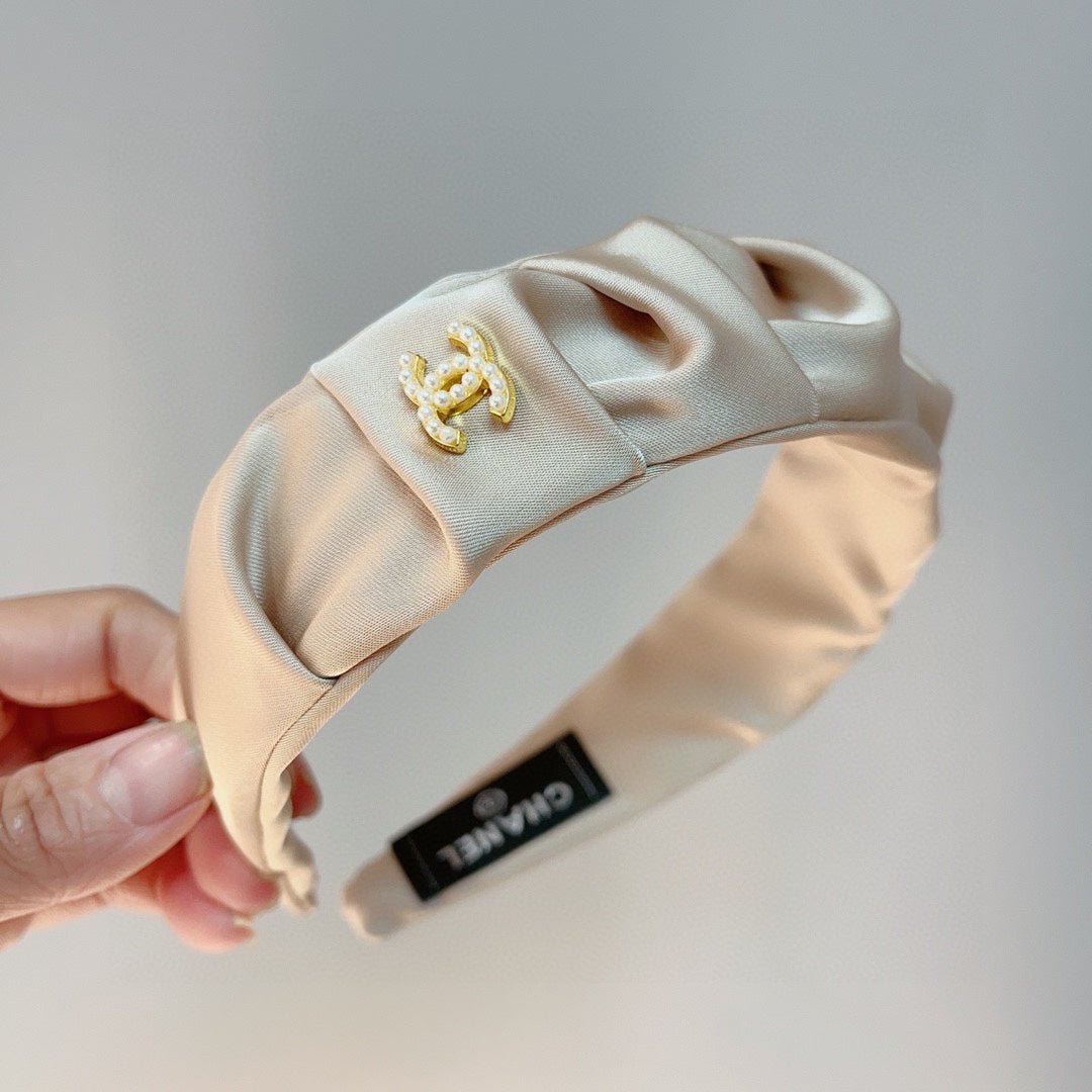 Alternative view of CHANEL WHITE CREAM FABRIC HAIRBAND 925660