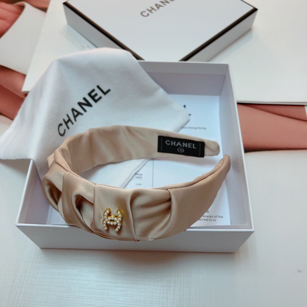 Chanel Beige Satin Ruched Pearl CC Headband - Image 5