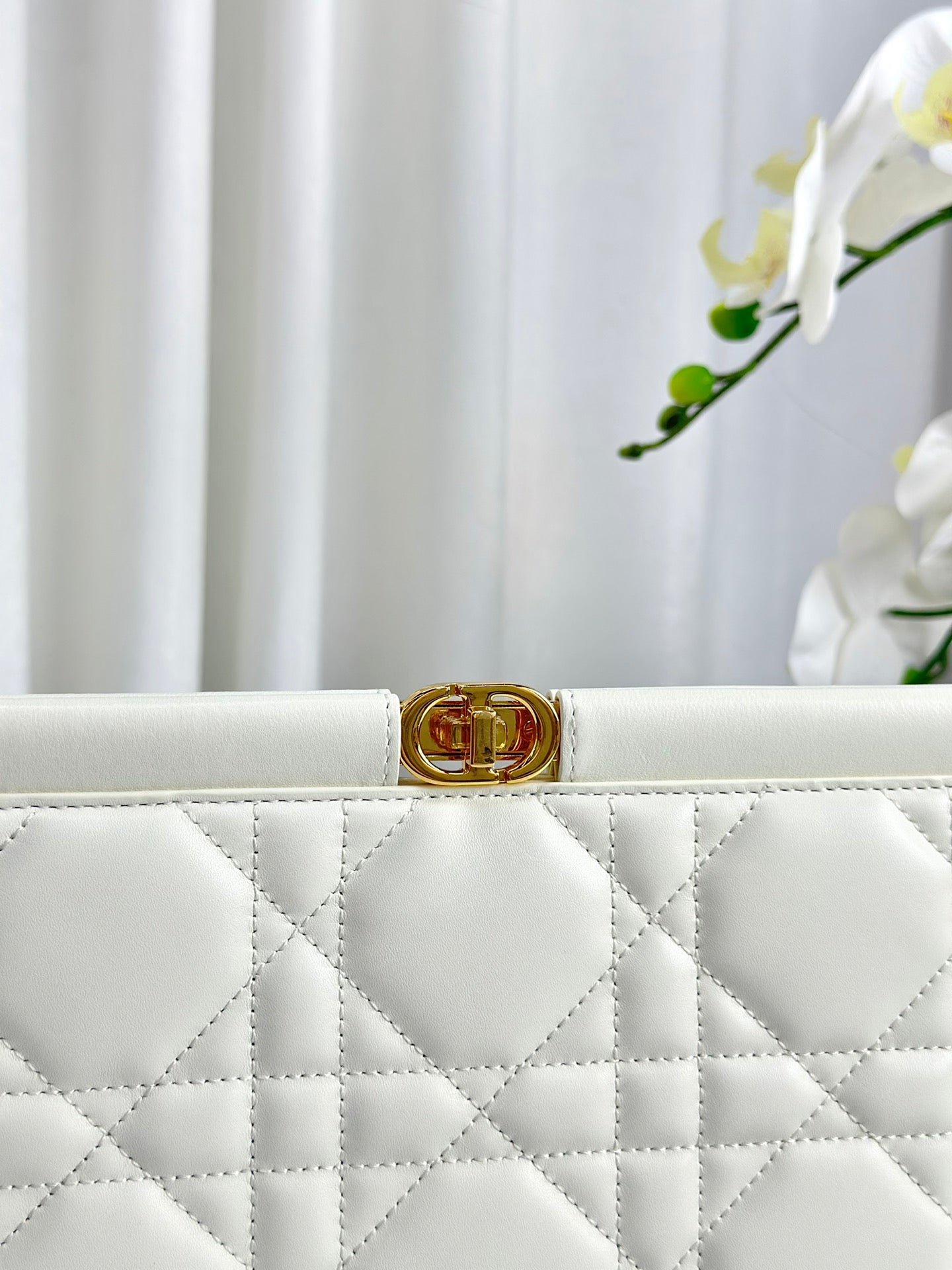 Dior Chain Clutch 27 Lambskin Bag White - Image 6