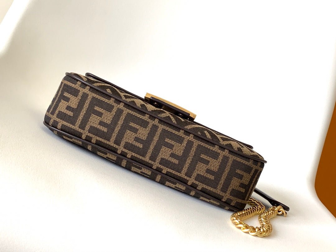 Fendi Baguette 24 Brown Jacquard Fabric Bag Ghw - Image 4