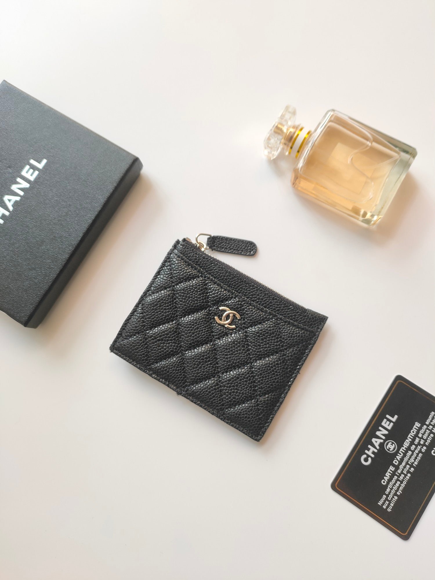 Alternative view of CC ZIPPED CARD HOLDER 11.5 BLACK GRAINED CALFSKIN GOLD ICON