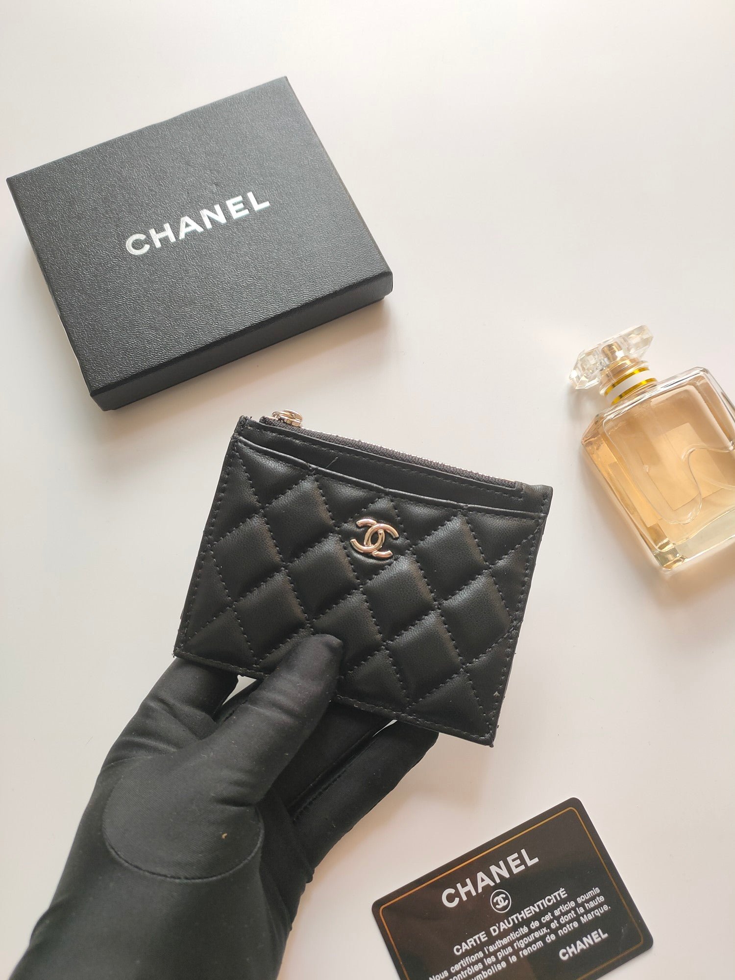 Alternative view of CC ZIPPED CARD HOLDER 11.5 BLACK CALFSKIN GOLD ICON
