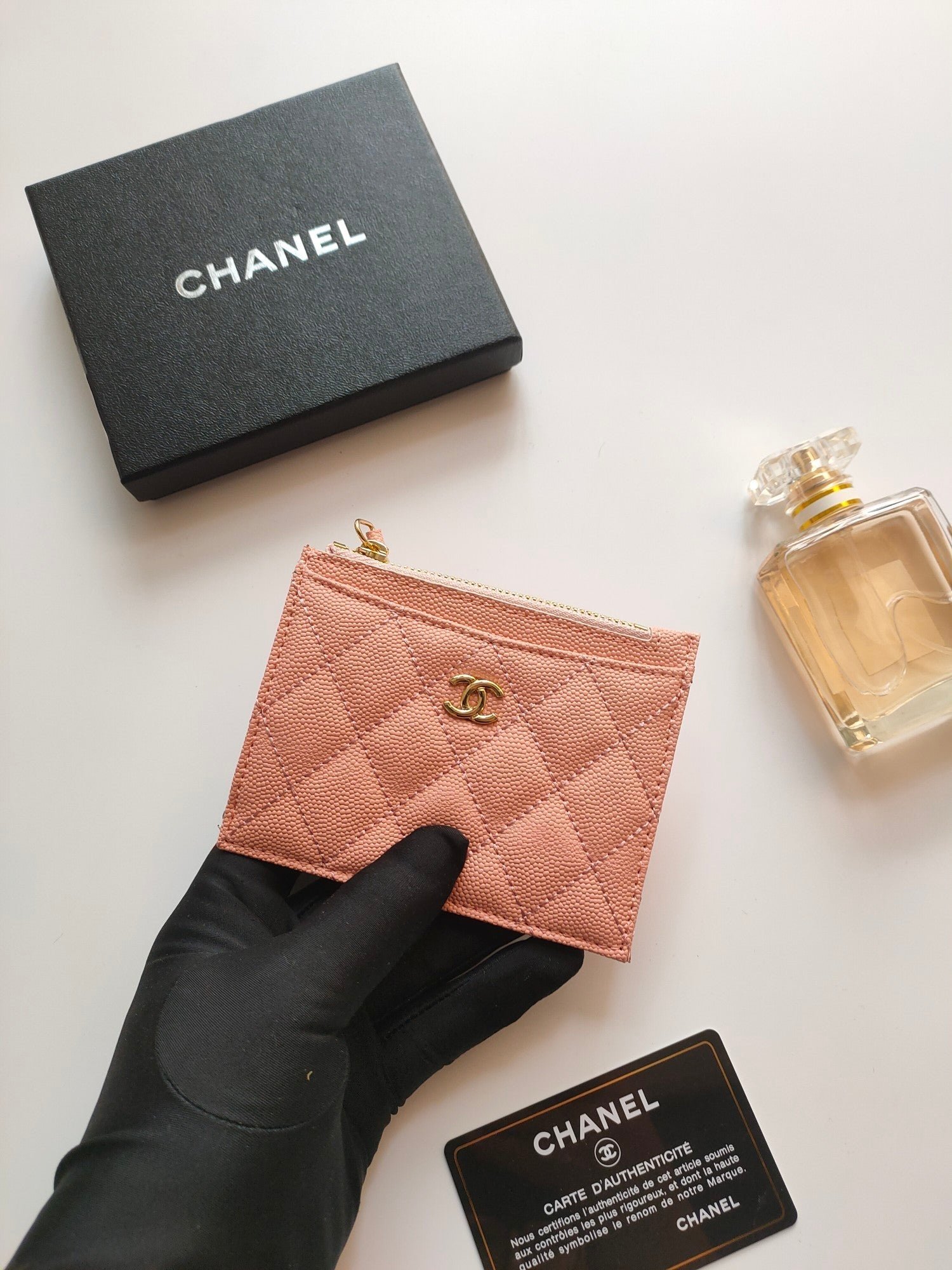 Alternative view of CC ZIPPED CARD HOLDER 11.5 PEACH GRAINED CALFSKIN GOLD ICON