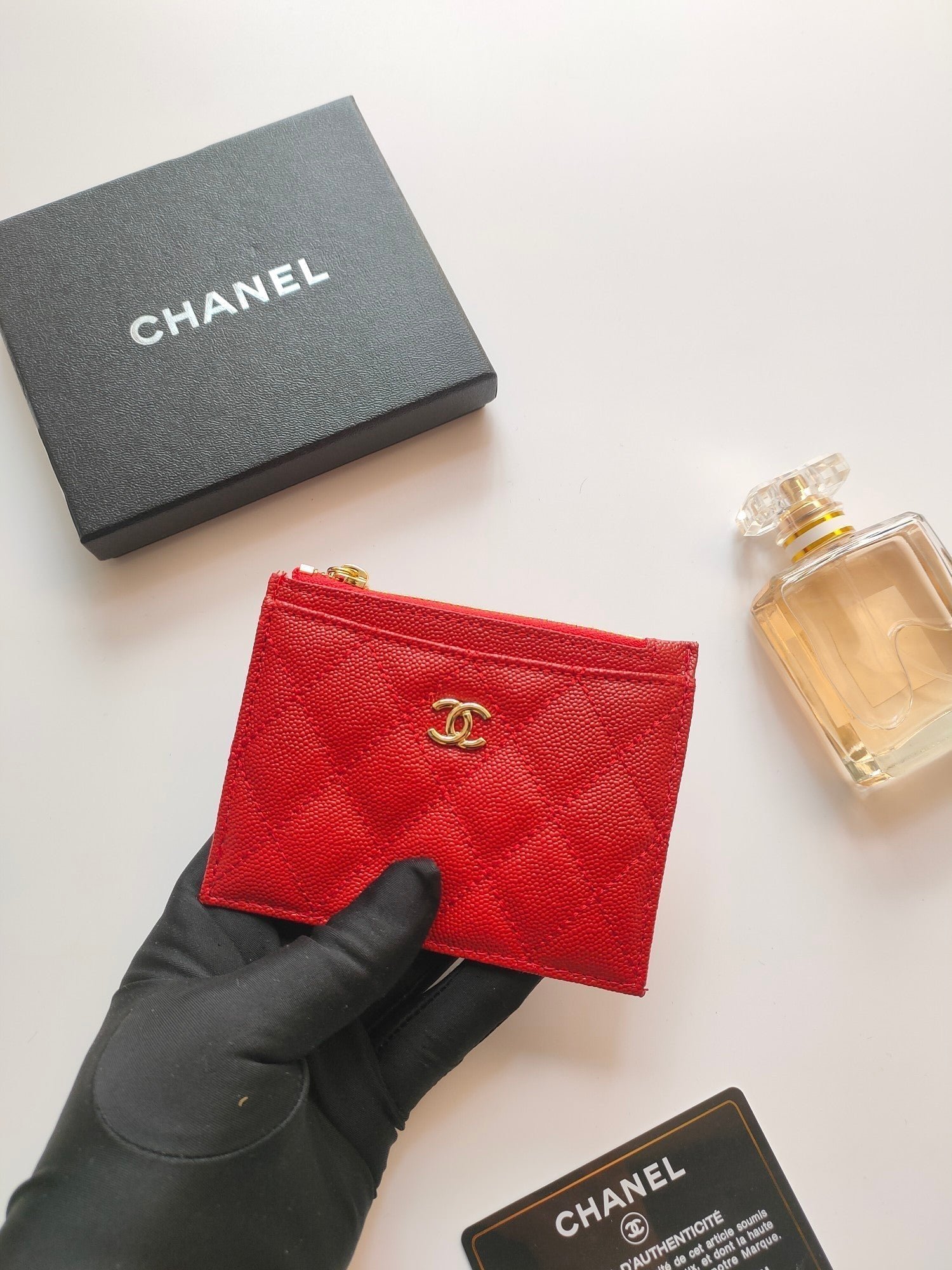 Alternative view of CC ZIPPED CARD HOLDER 11.5 RED GRAINED CALFSKIN GOLD ICON