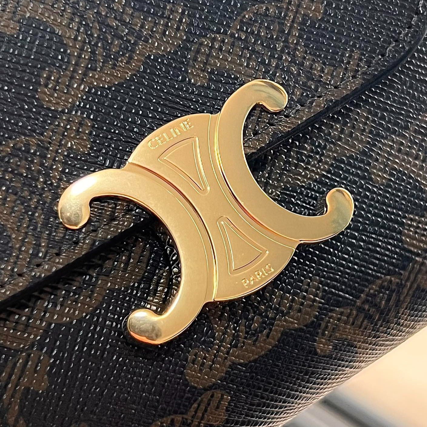 CELINE TRIOMPHE 10 CALFSKIN WALLET TAN - Image 4