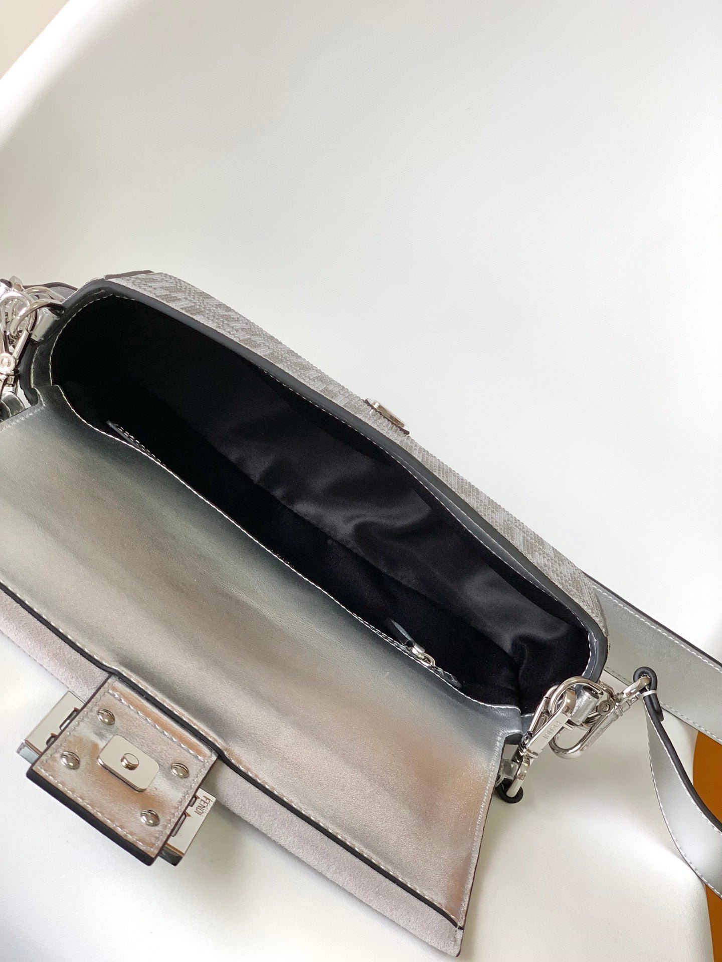 Fendi Baguette 27 Silver Crystal Calfskin Bag - Image 3