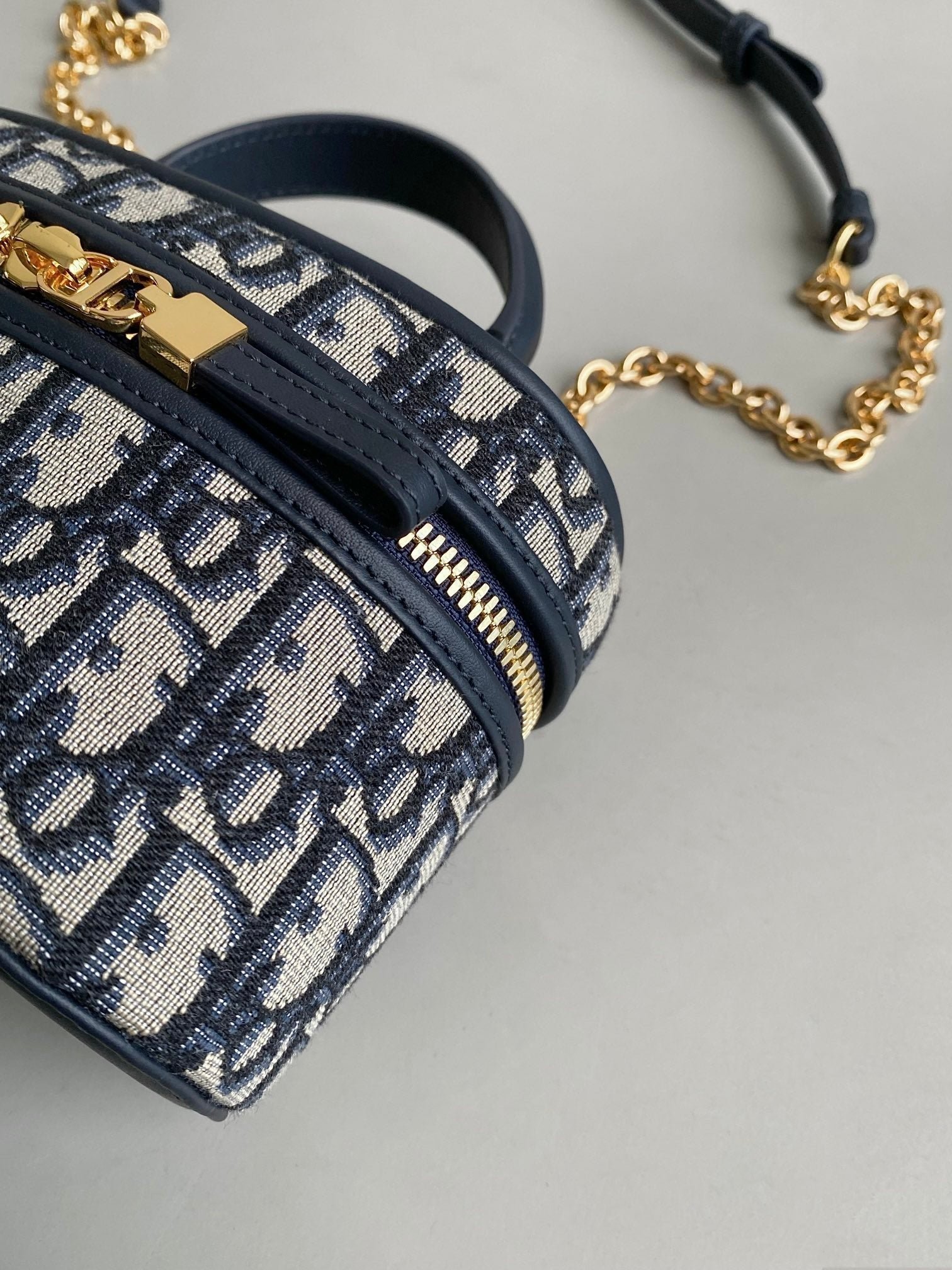 Dior Montaigne Mini Blue Oblique Vanity Case Bag - Image 5