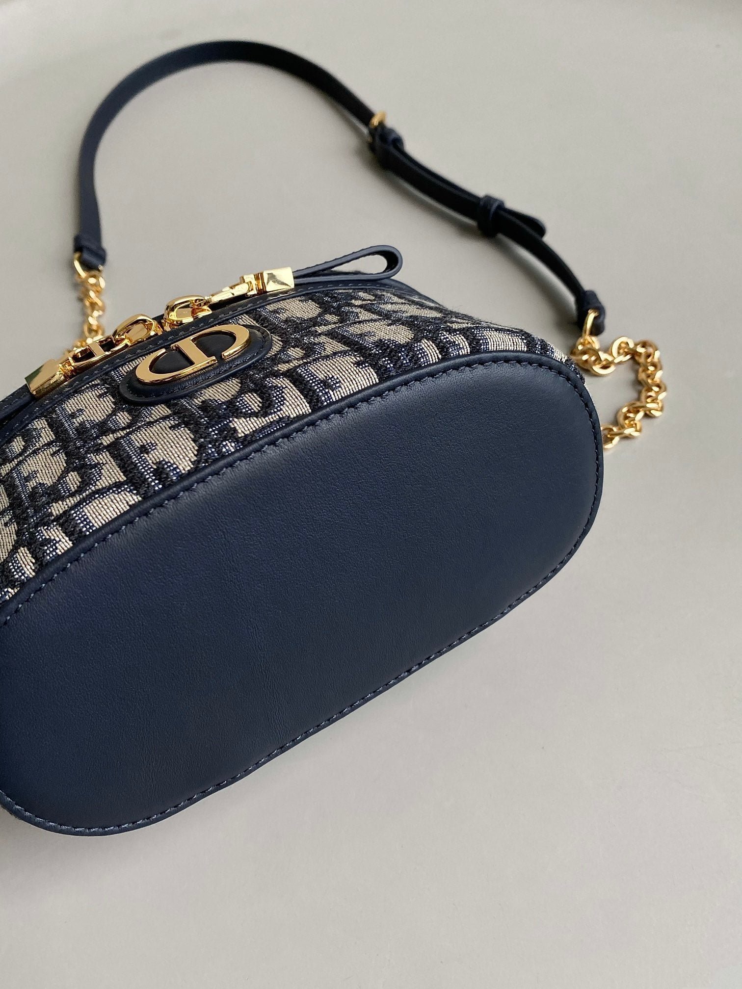 Dior Montaigne Mini Blue Oblique Vanity Case Bag - Image 6