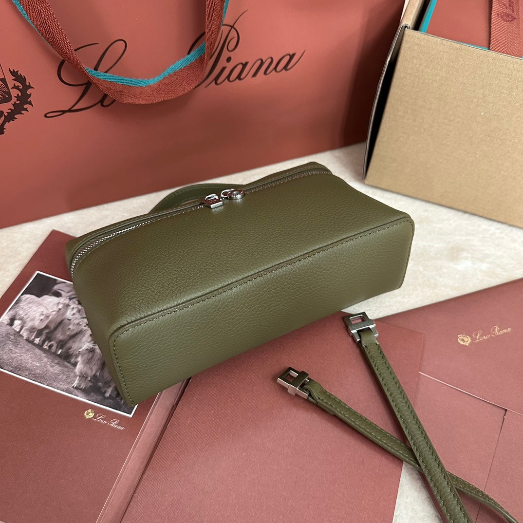 Alternative view of EXTRA POCKET L19 IN OLIVE GREEN CALFSKIN WITH SILVER HARDWARE