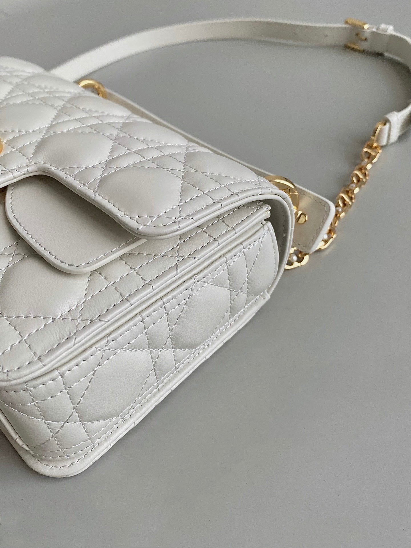 Dior Mini Jolie 22 White Calfskin Handbag - Image 8