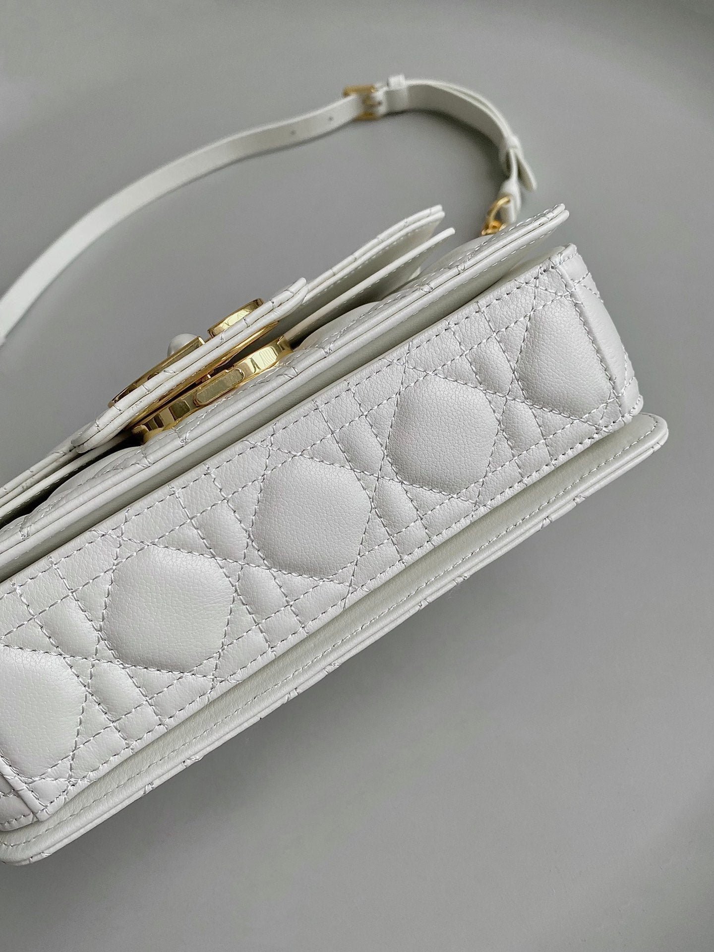 Dior Mini Jolie 22 White Calfskin Handbag - Image 9