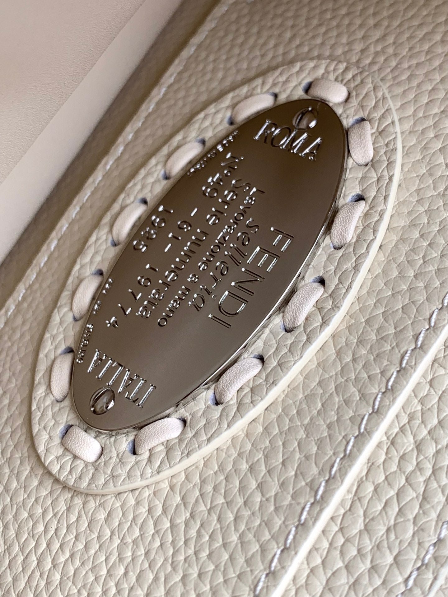 Fendi Peekaboo Iseeu Petite 20 Ivory Calfskin Silver - Image 3