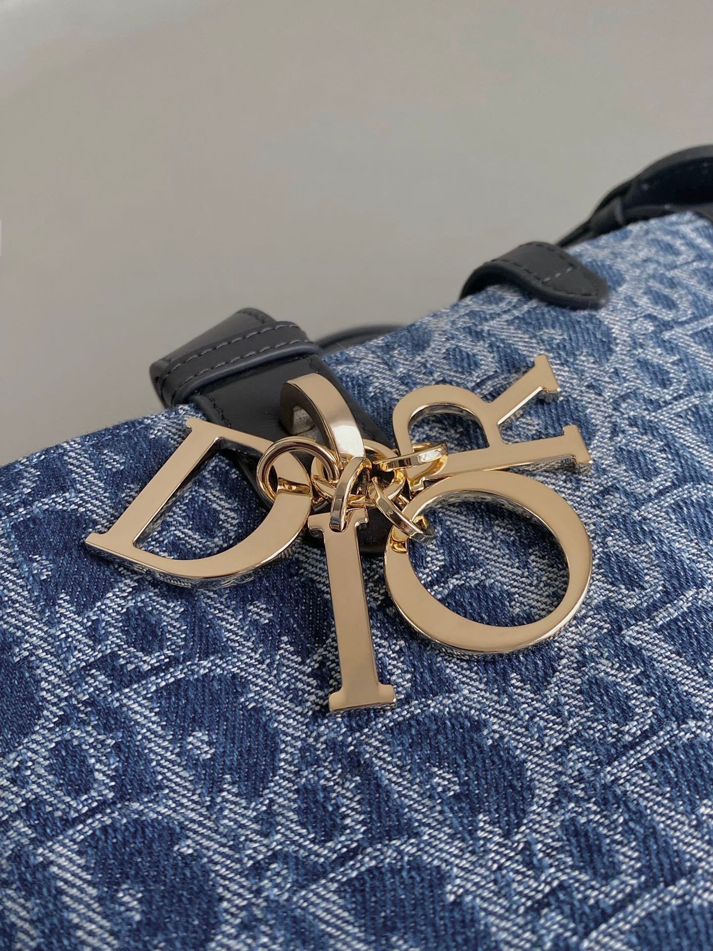Dior Toujours Medium Blue Denim Oblique Tote Bag - Image 5