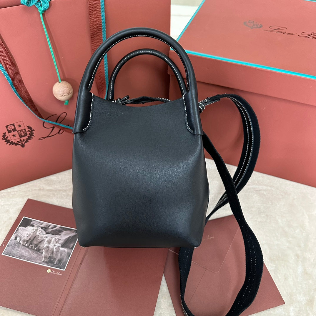 Alternative view of SMALL 21 BALE BAG IN FULL BLACK GRAINED CALFSKIN WITH GOLD HARDWARE