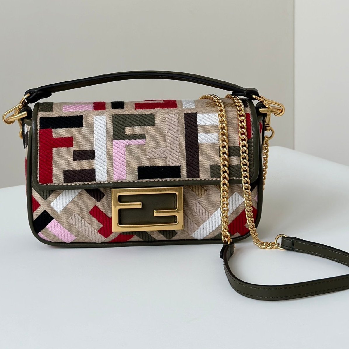 Fendi Baguette 19 Multicolor Embroidery Canvas
