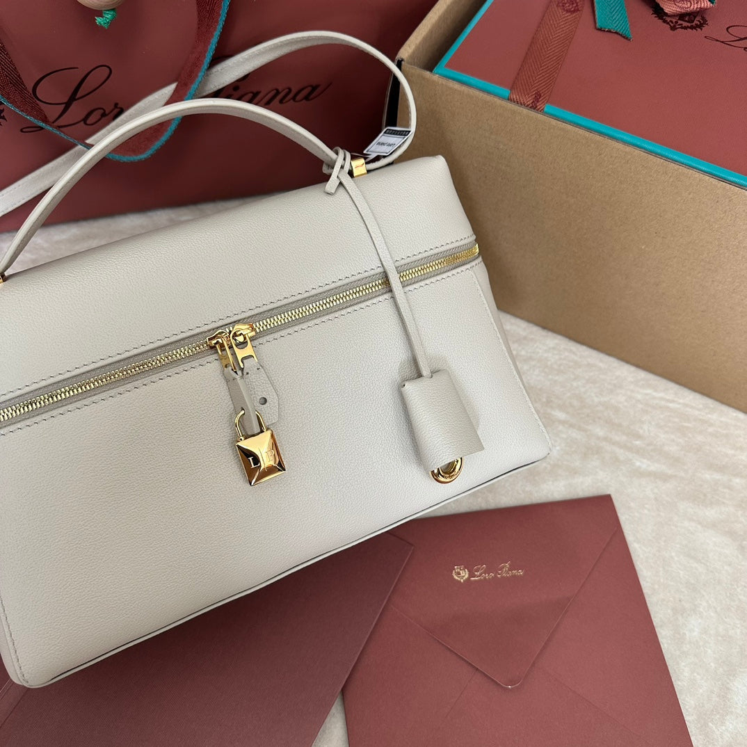 Alternative view of EXTRA BAG L27 IN WHITE SMOOTH CALFSKIN WITH GOLD HARDWARE