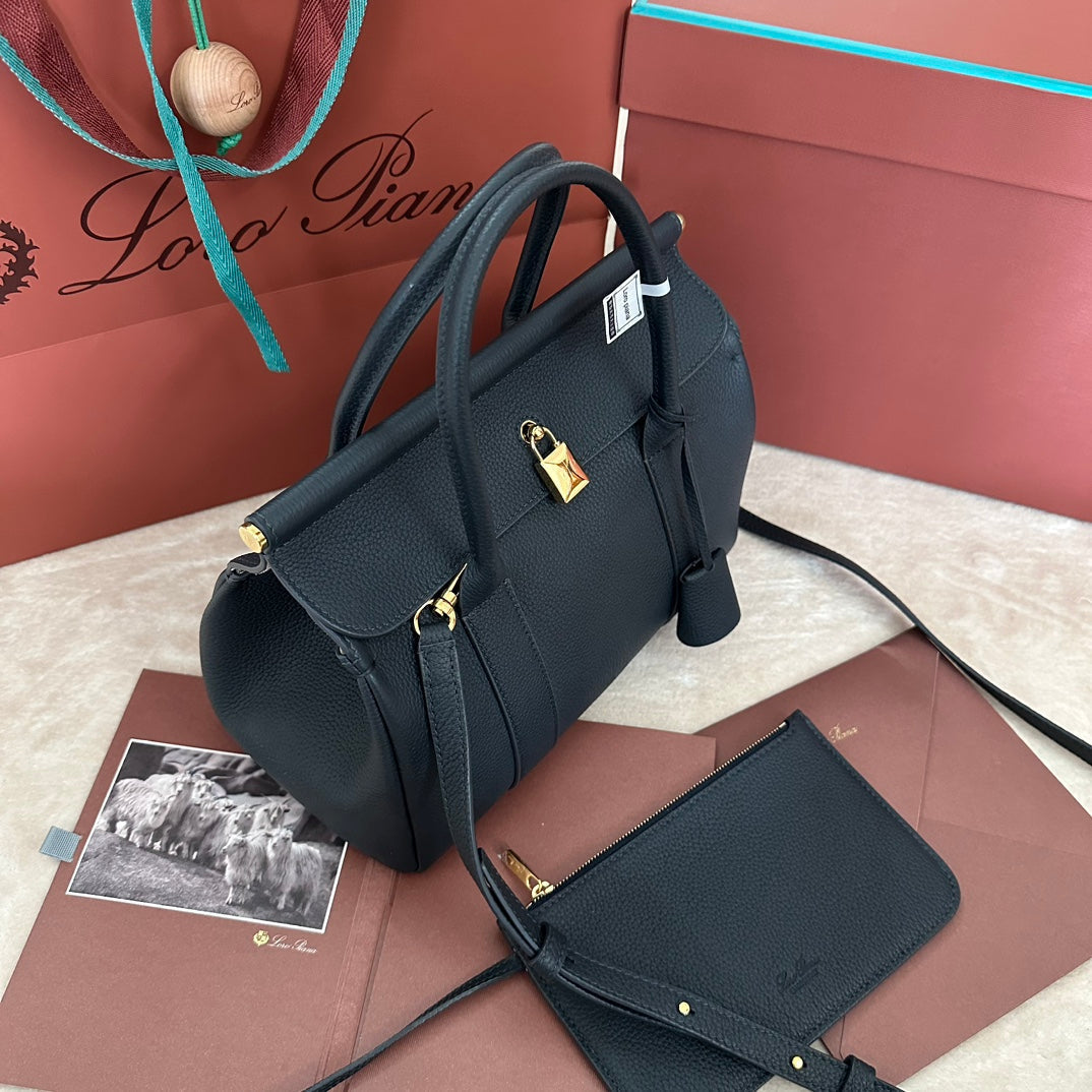 Alternative view of LOOM BAG 25 IN BLACK SMOOTH CALFSKIN WITH GOLD HARDWARE