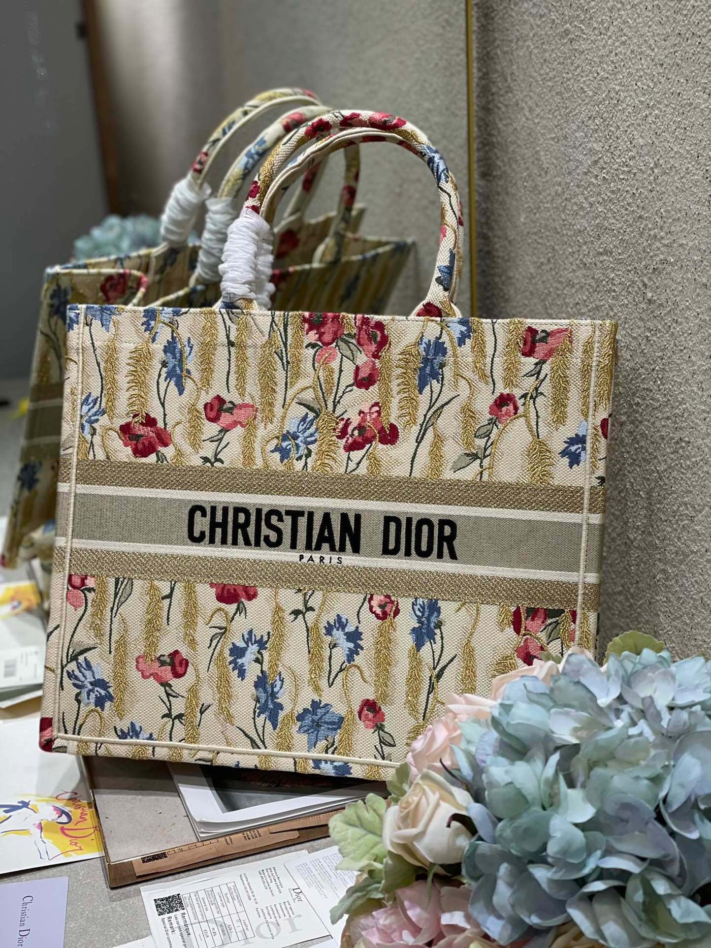 Alternative view of Dior Hibiscus Beige Mix Book Tote 42cm
