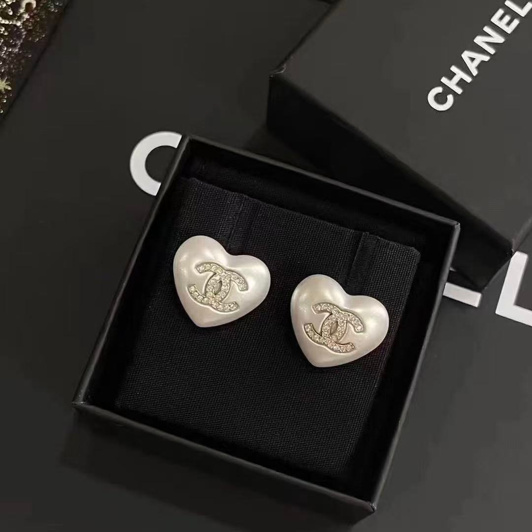 Alternative view of Chanel Gold Pink Quartz Heart Jewelry Set