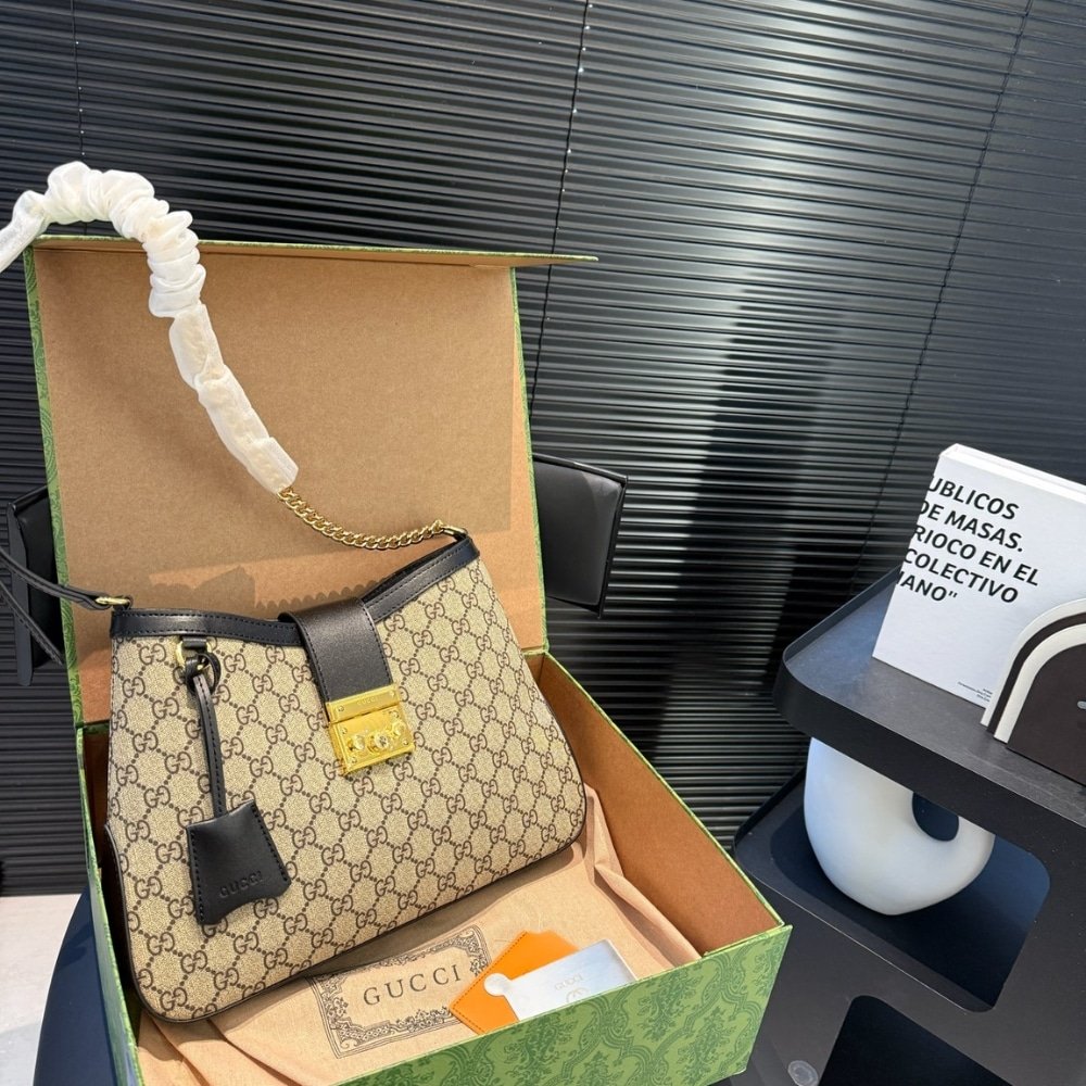 Alternative view of Gucci Padlock GG Medium Shoulder Bag Black 33Cm ?795113 KHNKG 9769