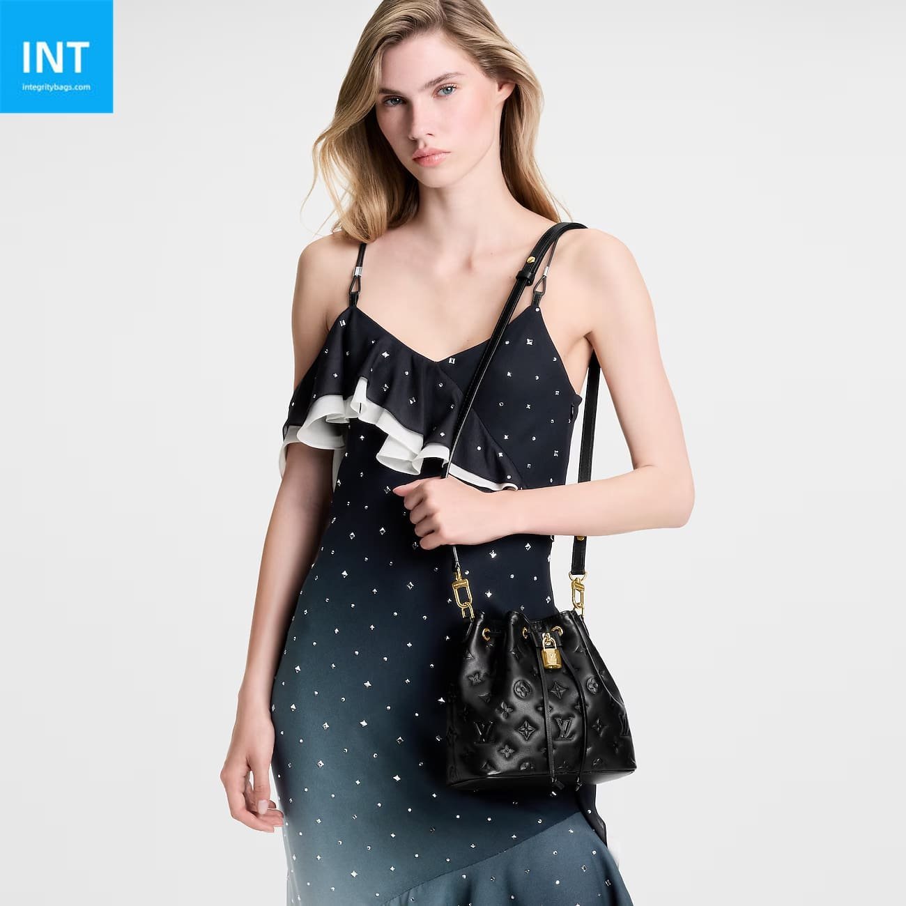 Louis Vuitton Coussin Lambskin Bucket Bag - Image 5