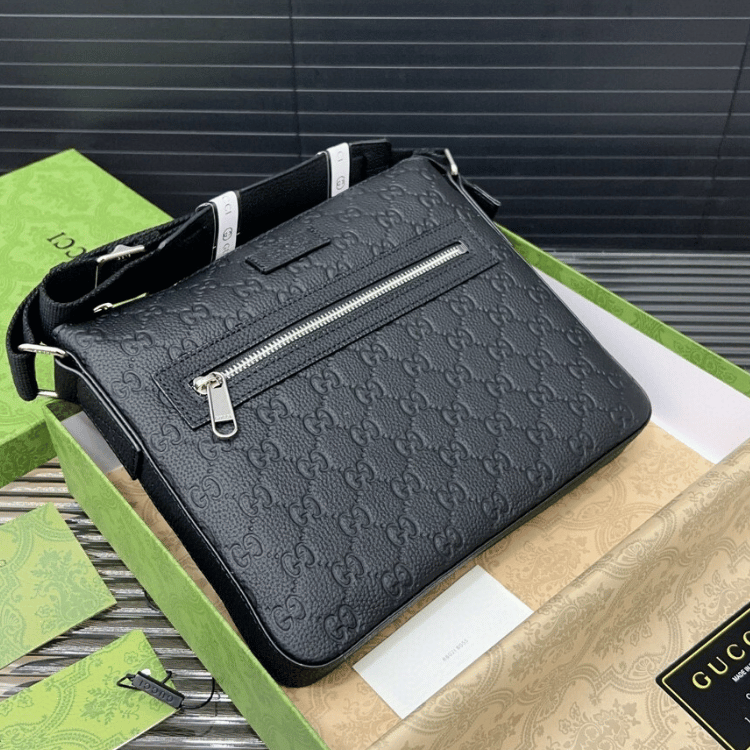 Gucci GG Supreme Black Flap Messenger Bag - Image 4