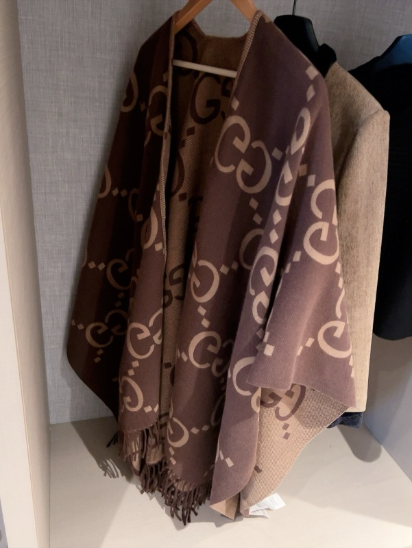 GUCCI Wool Oversized GG Tassel Shawl - Image 6