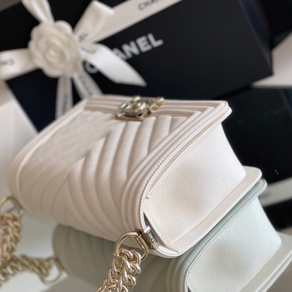 Chanel Boy Chevron Leather Handbag (White Gold) - Image 5