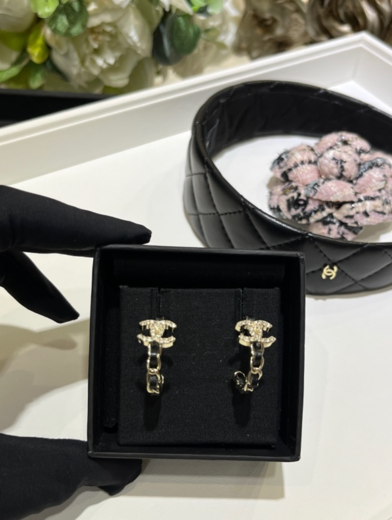 Chanel Leather Chain CC Hoop Earrings - Image 4