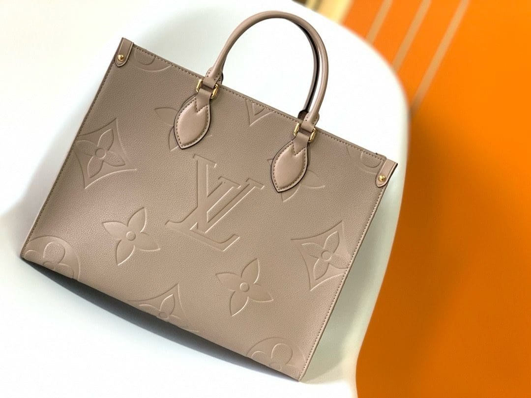 Louis Vuitton OnTheGo MM Tourterelle - Image 6