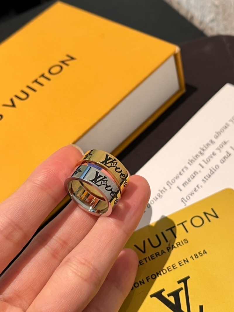 LV Script Logo Engraved Captivating Ring - Image 6