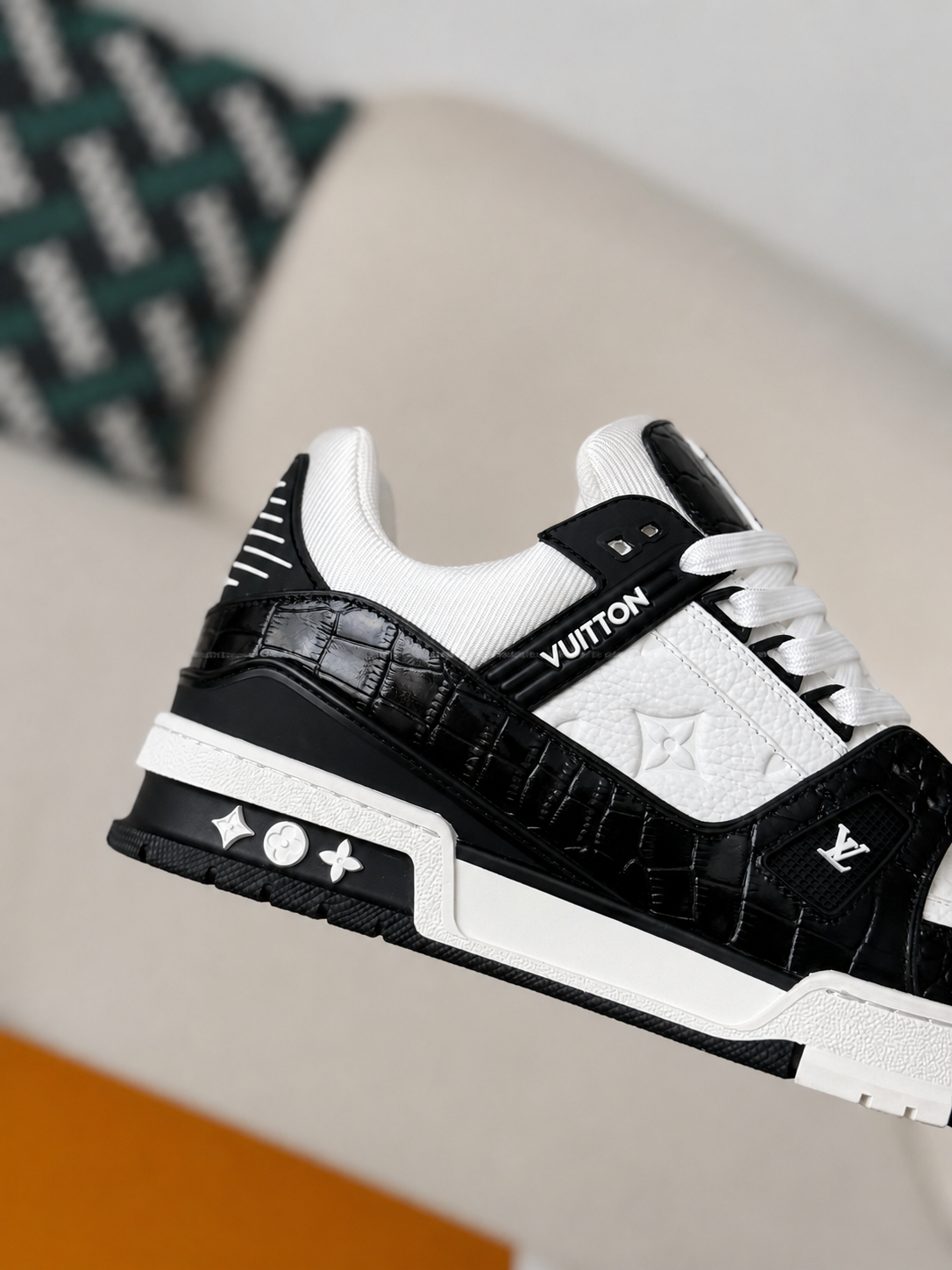 LV Trainer Black White - Image 9