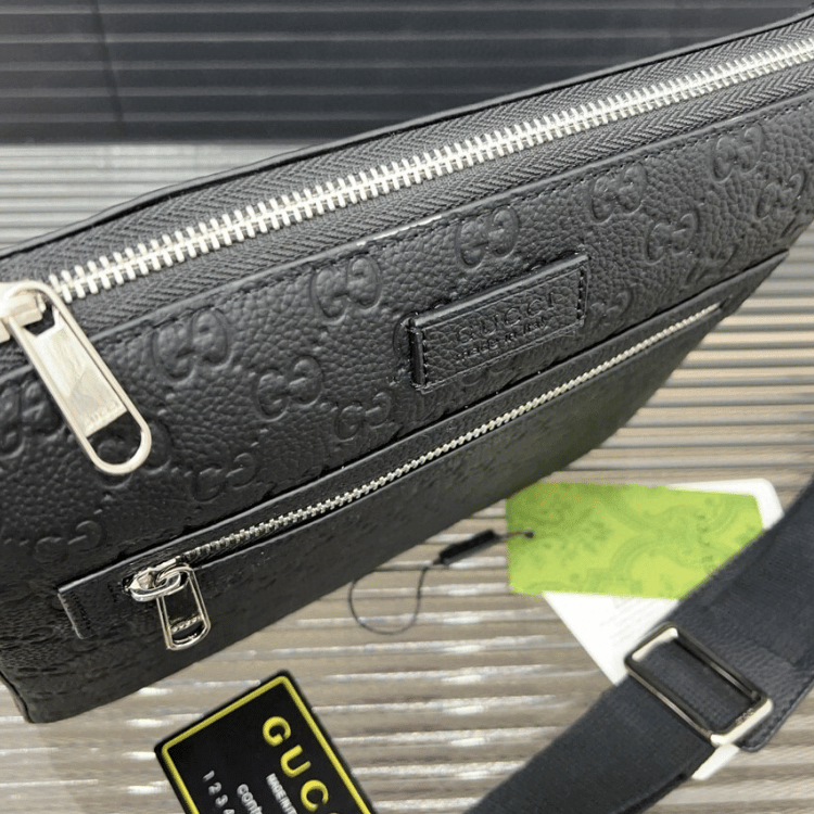 Gucci GG Supreme Black Flap Messenger Bag - Image 5