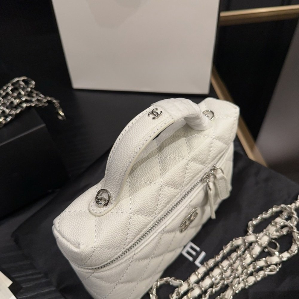 Chanel 25C Matelasse Vanity Lambskin Bag (White) - Image 5