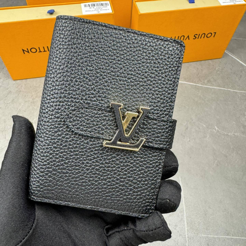 Alternative view of Louis Vuitton Vertical Compact Wallet Capucines Taurillon Black / Arizona Beige 3.5 Inches M82198