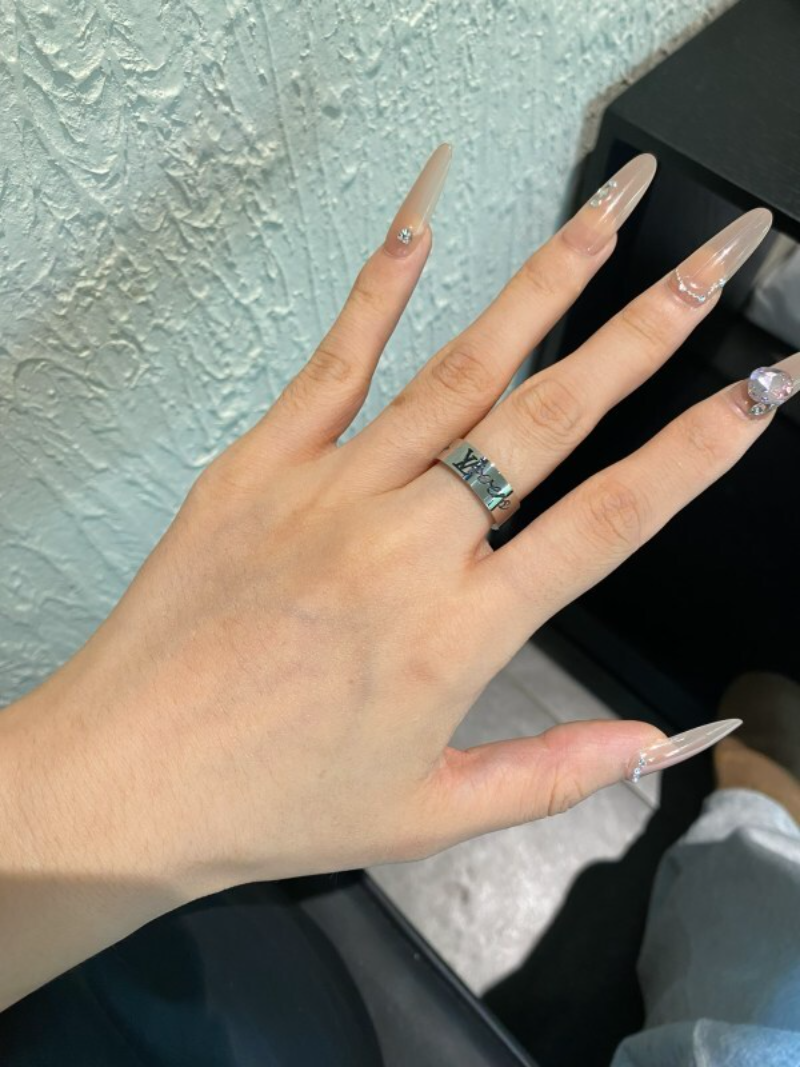 LV Script Logo Engraved Captivating Ring - Image 7