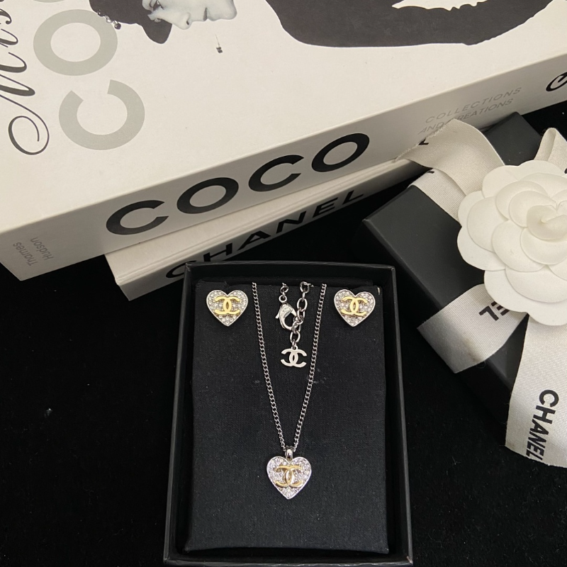 Chanel Crystal Heart Double C Jewelry Set