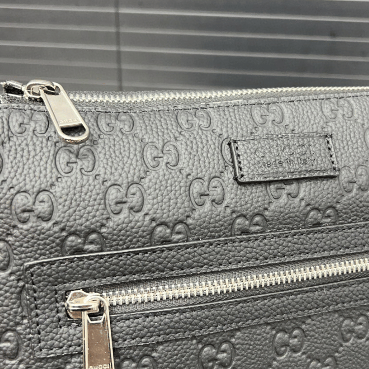 Gucci GG Supreme Black Flap Messenger Bag - Image 6