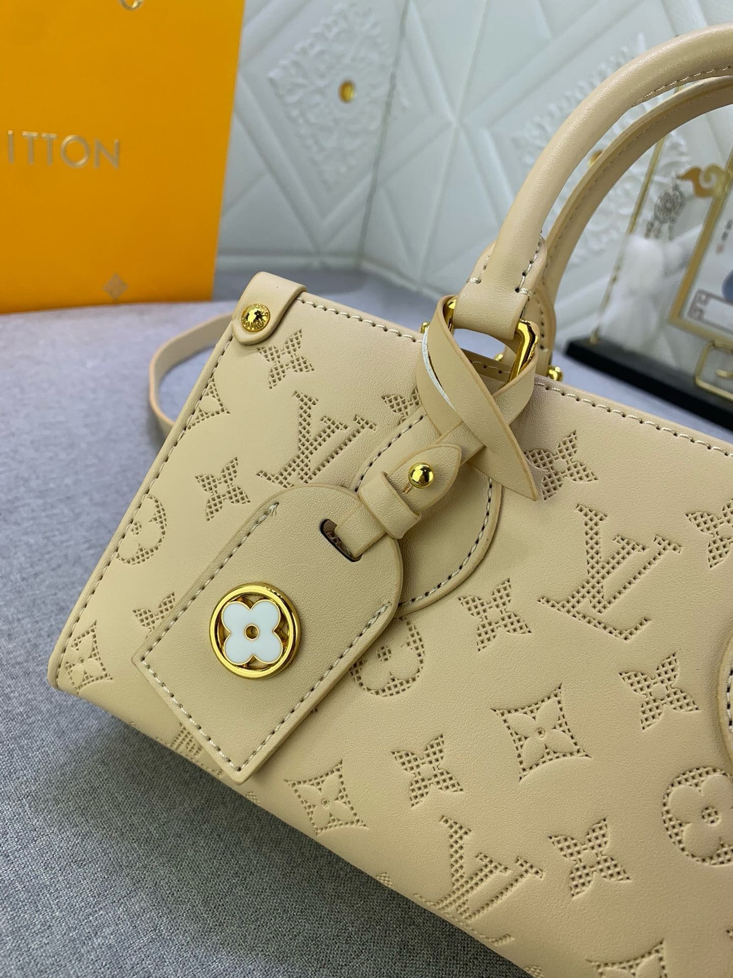 Louis Vuitton OnTheGo East West Calfskin - Image 6